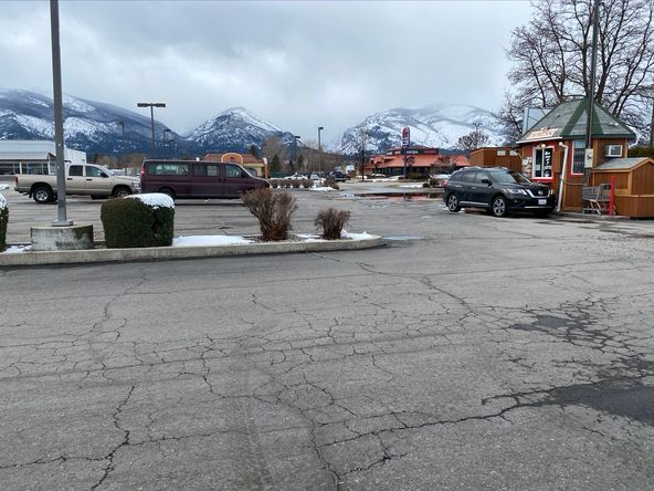 Hamilton Pizza Hut Parking Lot: 1006 N 1st St, Hamilton, MT 59840